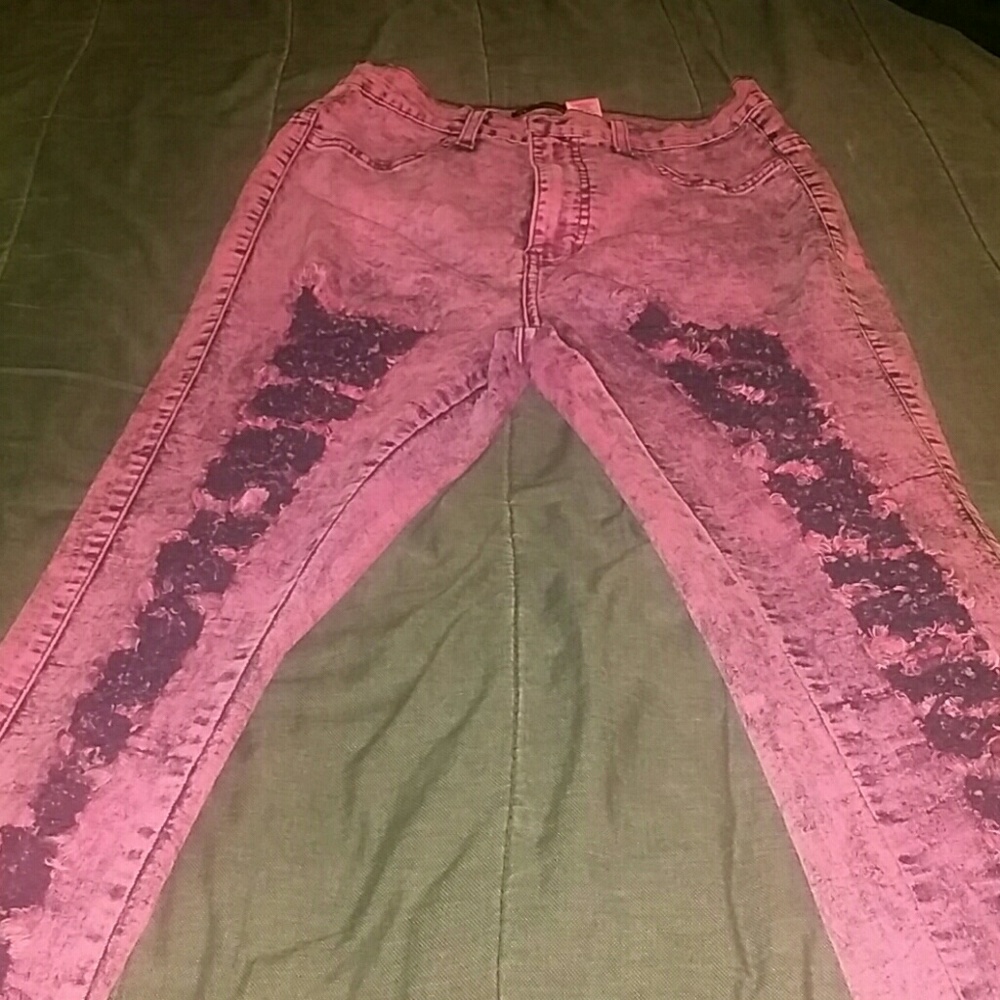Distressed jegging jeans